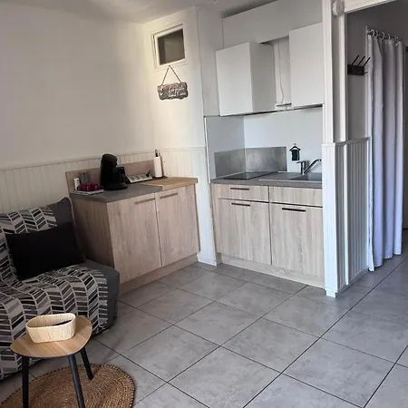 Cosy Entre Port Et Cap 아파트