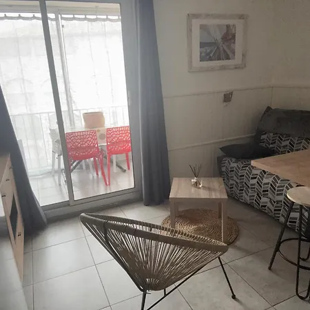 Cosy Entre Port Et Cap Apartment *